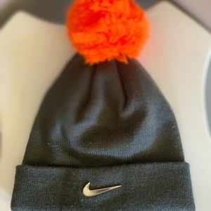 Nike Beanie w/ Pom